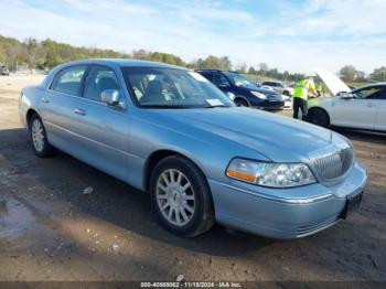  Salvage Lincoln Towncar