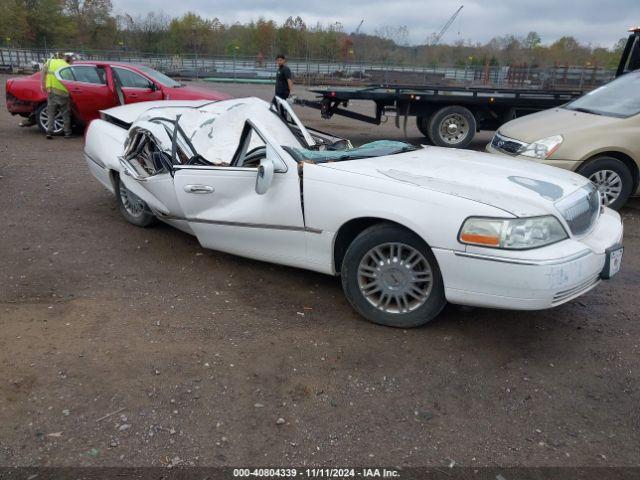  Salvage Lincoln Towncar