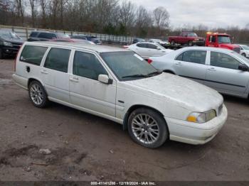  Salvage Volvo V70