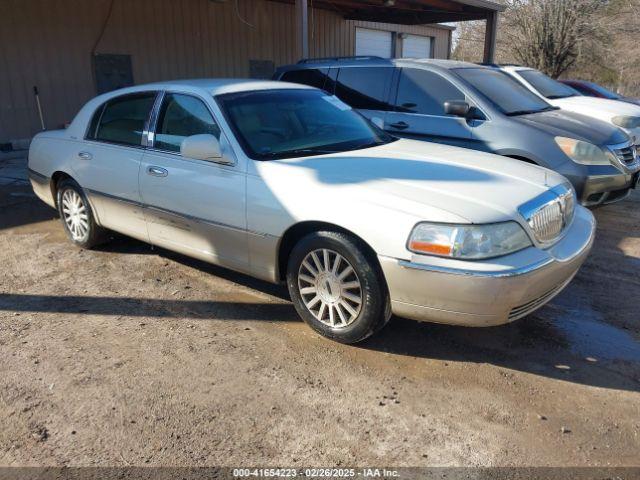  Salvage Lincoln Towncar