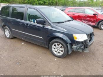  Salvage Chrysler Town & Country