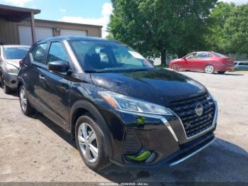  Salvage Nissan Kicks