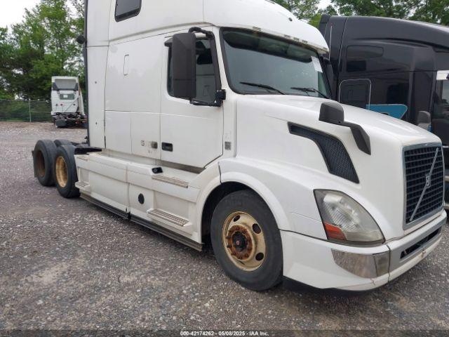  Salvage Volvo Vn
