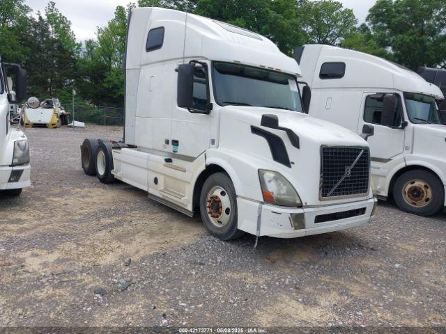  Salvage Volvo Vn