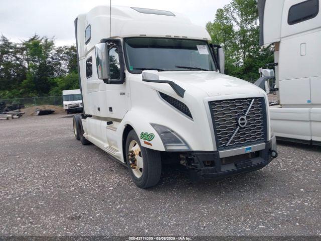  Salvage Volvo Vnl