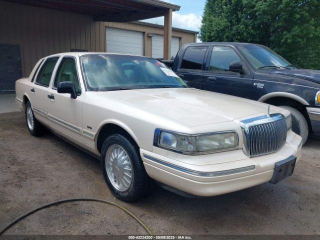  Salvage Lincoln Towncar