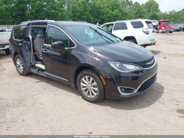  Salvage Chrysler Pacifica