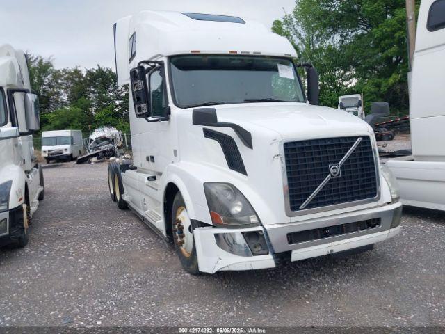  Salvage Volvo Vn