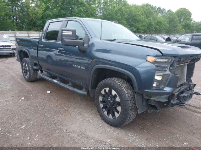  Salvage Chevrolet Silverado 2500