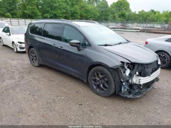  Salvage Chrysler Pacifica
