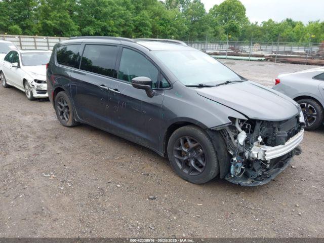  Salvage Chrysler Pacifica