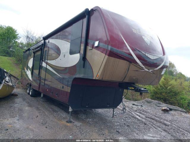  Salvage Vanleigh Travel Trlr