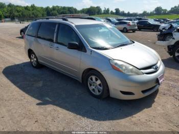  Salvage Toyota Sienna
