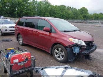  Salvage Toyota Sienna