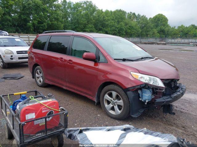  Salvage Toyota Sienna