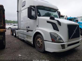  Salvage Volvo Vn