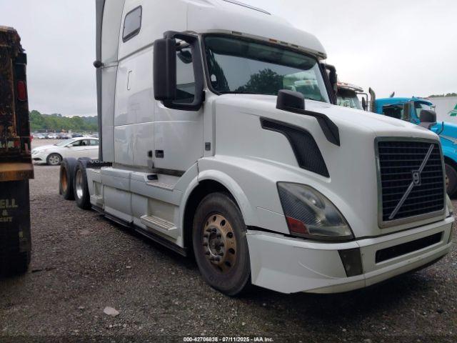  Salvage Volvo Vn