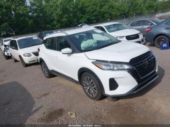  Salvage Nissan Kicks