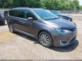  Salvage Chrysler Pacifica