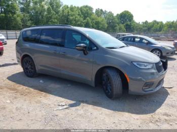  Salvage Chrysler Pacifica