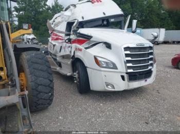  Salvage Freightliner New Cascadia 126