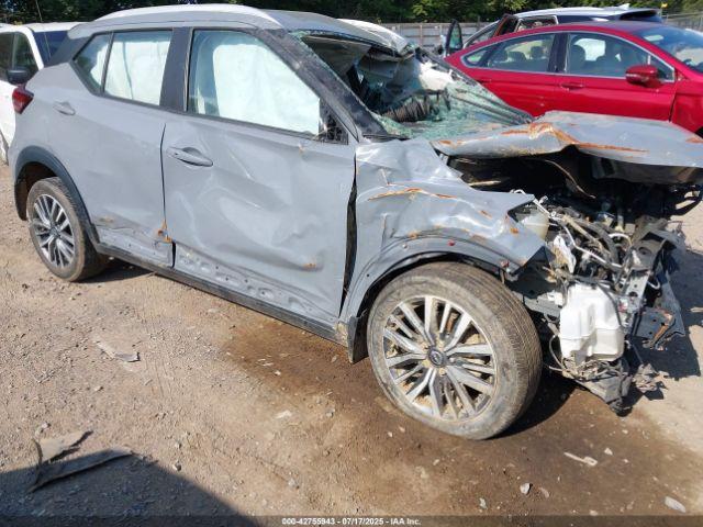  Salvage Nissan Kicks