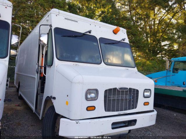  Salvage Freightliner Chassis