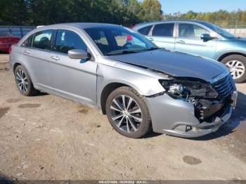  Salvage Chrysler 200