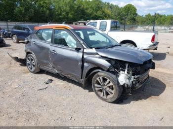  Salvage Nissan Kicks