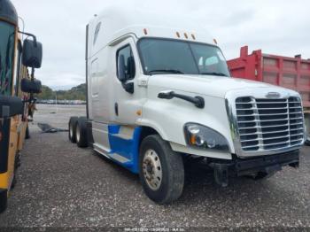 Salvage Freightliner Cascadia 125