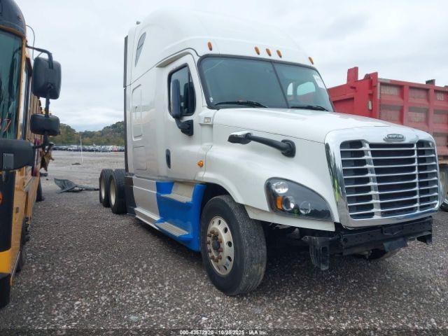  Salvage Freightliner Cascadia 125