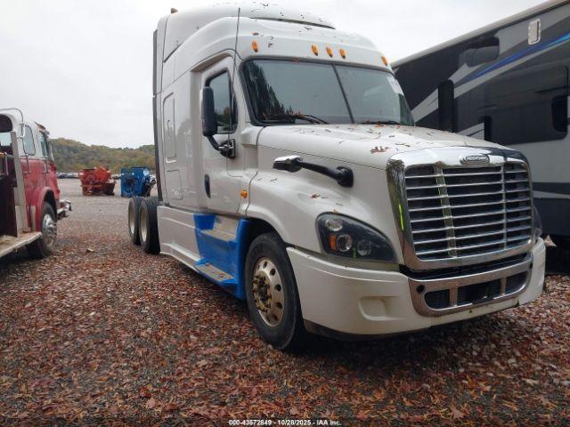  Salvage Freightliner Cascadia 125