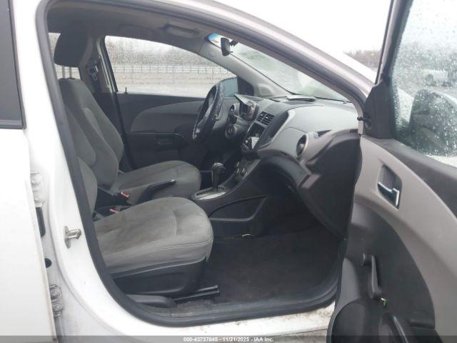 Chevrolet Sonic Ls Auto Image 5