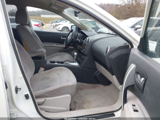 Nissan Rogue S Image 4