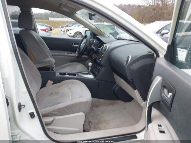 Nissan Rogue S Image 4