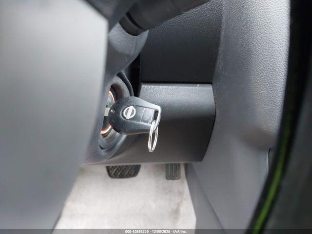 Nissan Rogue S Image 5