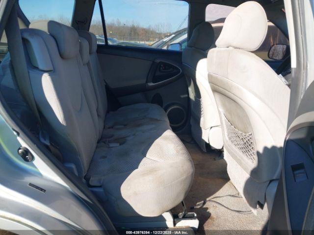 Toyota RAV4 Limited Image 9