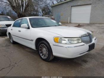  Salvage Lincoln Towncar