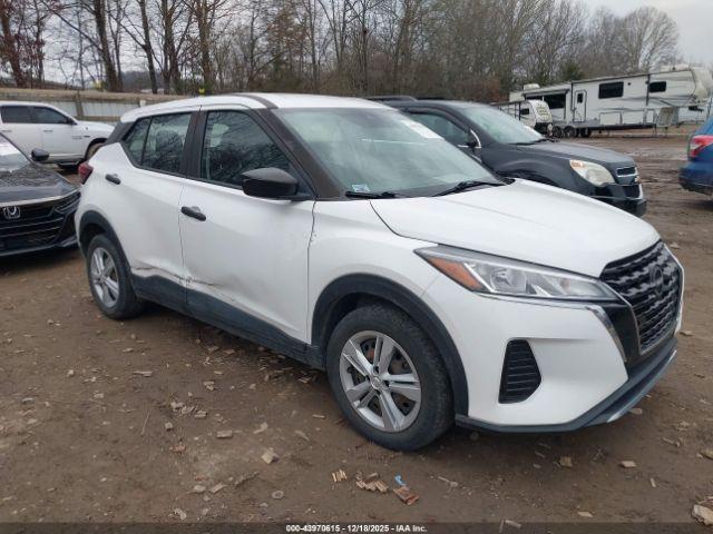 Salvage Nissan Kicks