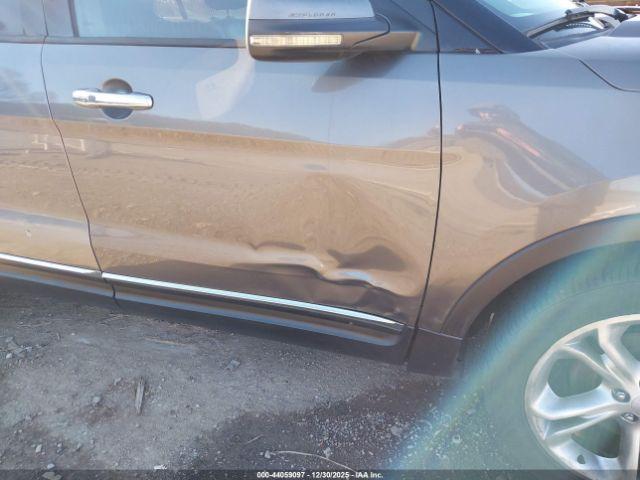 Ford Explorer Limited Image 8