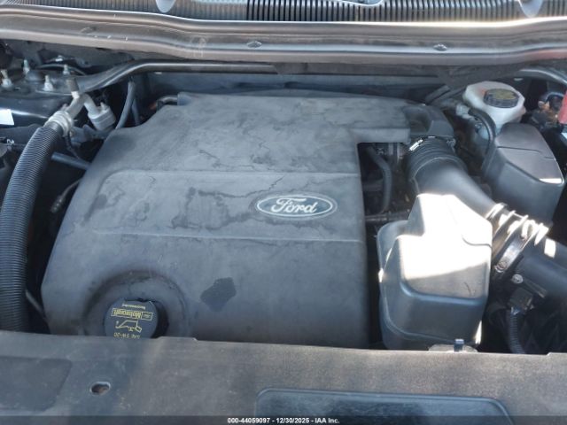 Ford Explorer Limited Image 11