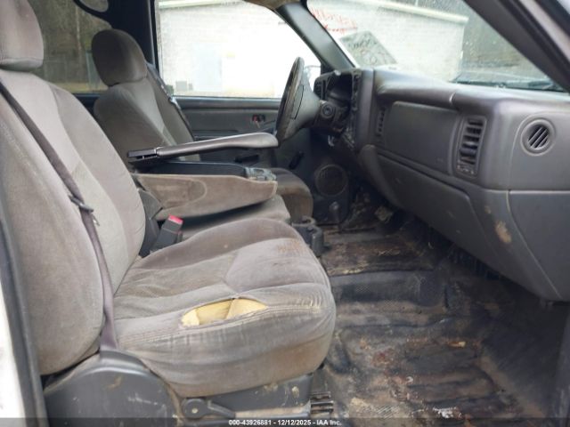 Chevrolet Silverado 2500 Work Truck Image 15