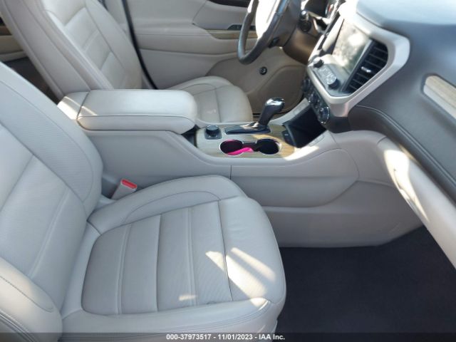 GMC Acadia Denali Image 15