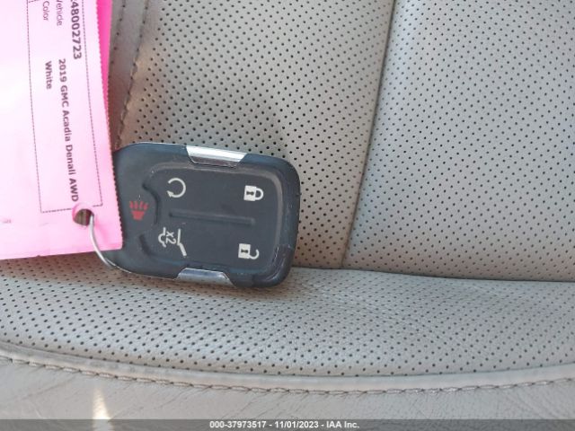 GMC Acadia Denali Image 12