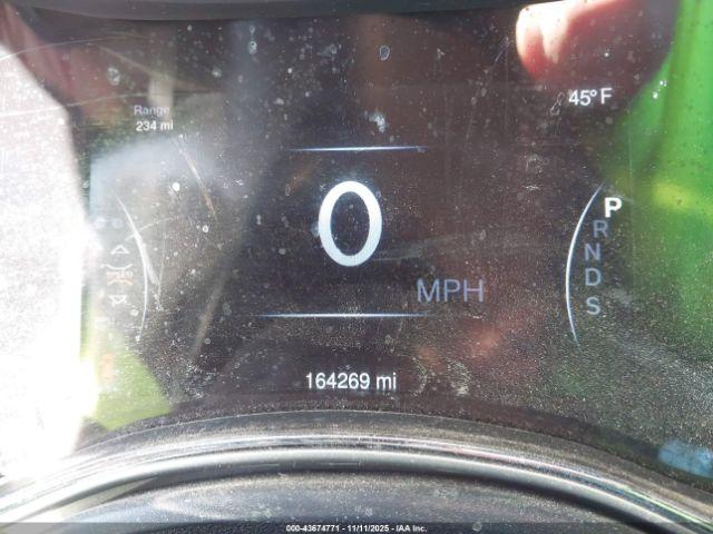 Jeep Grand Cherokee Overland Image 4