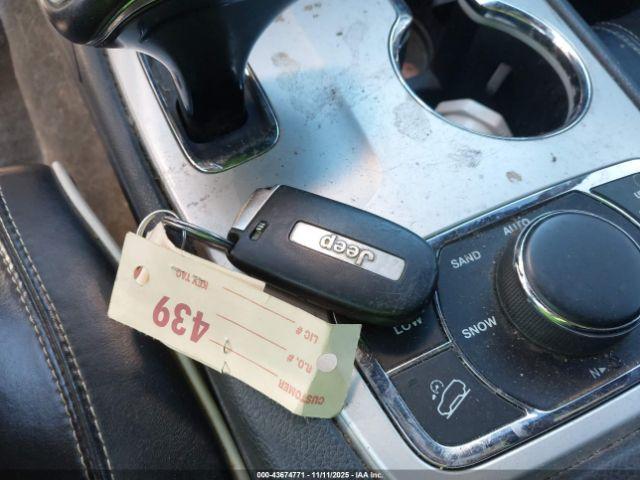 Jeep Grand Cherokee Overland Image 15