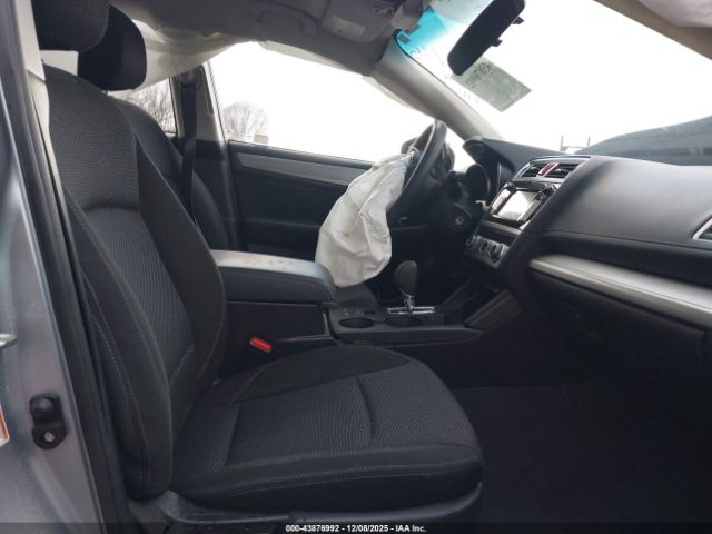 Subaru Outback 2.5i Image 8