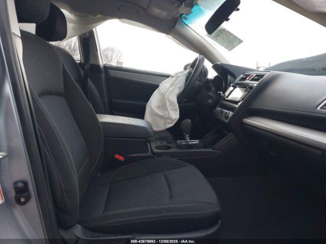 Subaru Outback 2.5i Image 8