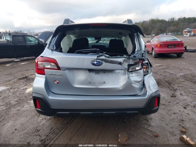 Subaru Outback 2.5i Image 14