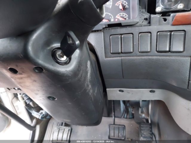 Volvo Vn Vnm Image 5